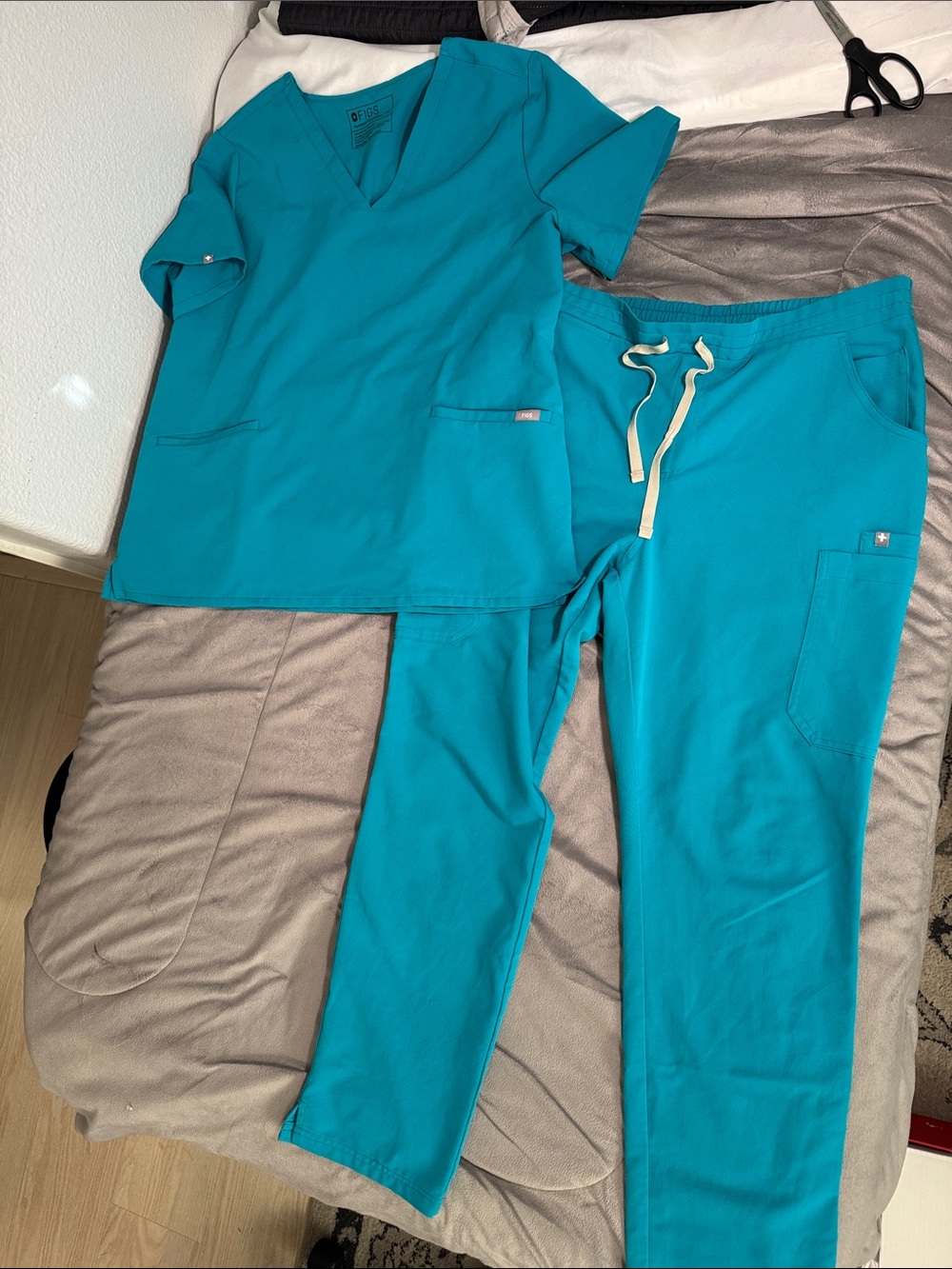 Figs Turquoise technical collection womens cargo 2 pc Scrub set top XL pants L